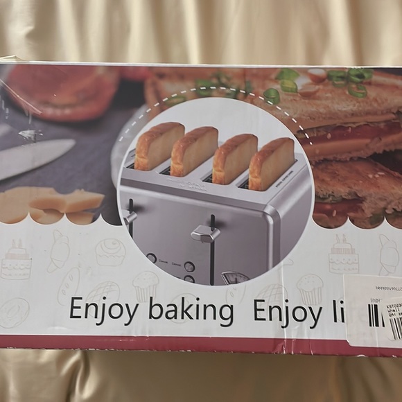 New toaster brand toaster - Picture 3 of 4